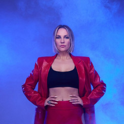 La fiesta solidaria `Molan los 90` recaudar&aacute; fondos para AMAT este lunes en el festival `Vive la Feria` de Torrelavega