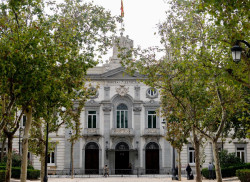 La Fiscal&iacute;a af&iacute;n a Sanchez  quiere que el Supremo levante la suspensi&oacute;n de la `ley de nietos` y que puedan votar en estas elecciones