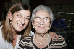 La Fundación Asilo de Torrelavega homenajea a sus usuarios de 90 años por el Día del Mayor