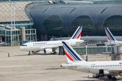 La huelga de controladores en Francia continúa este viernes y suspende un 40% de vuelos en París