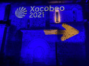 La iglesia de San Vicente de la Barquera y el Palacio de Festivales se iluminan con motivo del Xacobeo 22