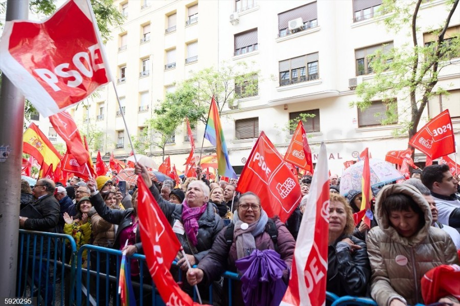 La manifestación en Madrid  a favor de Sánchez me recuerdan las manifestaciones en Venezuela a favor de Maduro.   Carlos Magdalena