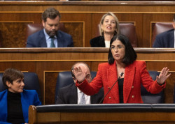 La ministra Darias pretende c&oacute;mo soluci&oacute;n a la crisis de la Sanidad reenganchar a los m&eacute;dicos jubilados  y esa no es soluci&oacute;n 