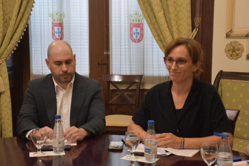 La ministra de S&aacute;nchez, el de la tumbona,M&oacute;nica Garc&iacute;a, llega a  Ceuta de postureo cuando muchos pensamos que S&aacute;nchez debe estar enfermo