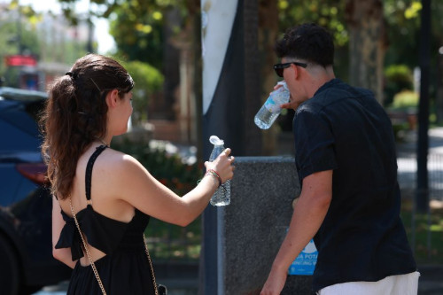 La ola de calor llegar&aacute; a su d&iacute;a &aacute;lgido este lunes, con m&aacute;ximas de hasta 42 grados en los valles fluviales