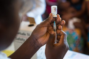 La OMS alerta del riesgo de retroceso en los sistemas sanitarios de todo el mundo y exige medidas urgentes