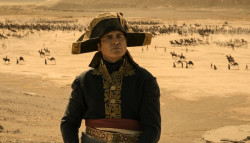 La película `Napoleón` recibe las críticas de historiadores y autores españoles: "Lo presentan como un gañán"