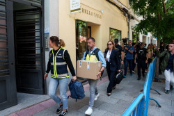 La Polic&iacute;a contin&uacute;a los registros en la empresa de las hijas de Zapatero y en otra mercantil por el `caso Plus Ultra`
