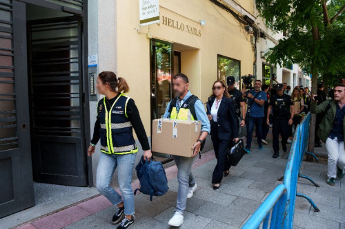 La Polic&iacute;a contin&uacute;a los registros en la empresa de las hijas de Zapatero y en otra mercantil por el `caso Plus Ultra`