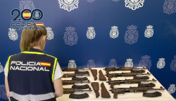 La Polic&iacute;a intercepta ocho kalasnikov tras una persecuci&oacute;n y detiene a cuatro personas