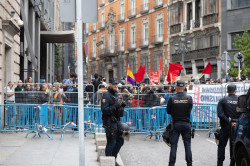 La Polic&iacute;a monitoriza a grupos radicales tras tres semanas de protestas en la Puerta del Sol por la vivienda
