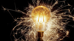 La subida el&eacute;ctrica destroza al Gobierno. Por Jes&uacute;s Salamanca Alonso