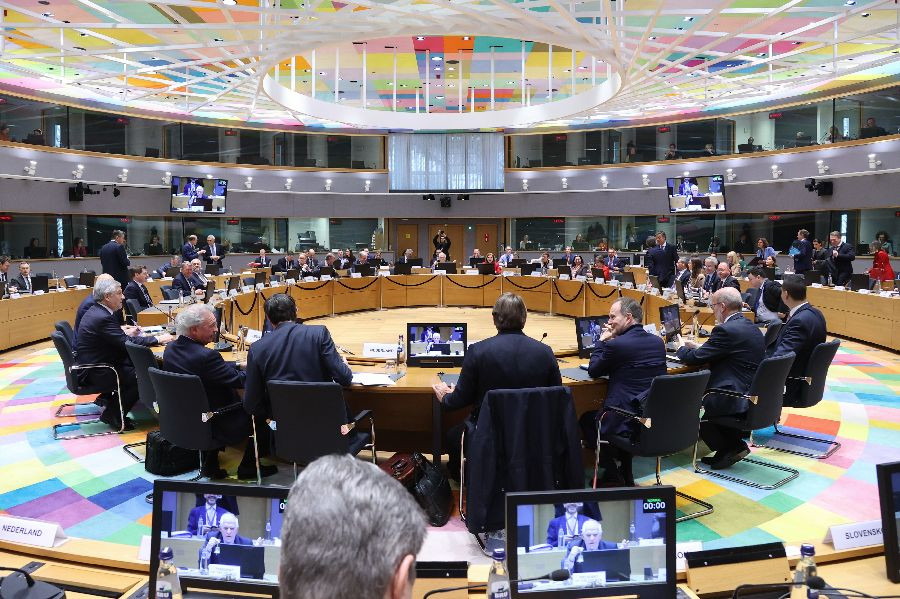 La UE acuerda el plan de compras conjuntas para suministrar munición a ...