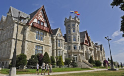 La UIMP saca a licitaci&oacute;n los servicios de restauraci&oacute;n en el Palacio de la Magdalena y Caballerizas