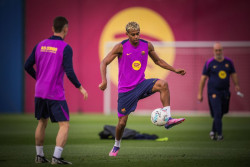 Lamine Yamal y Balde entrenan con el grupo antes de recibir a la Real Sociedad