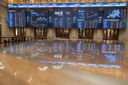 Las gestoras de Santander, CaixaBank y BBVA acumulan una inversi&oacute;n de 4.400 millones en el Ibex 35