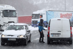 Las incidencias por `Ingrid` en Galicia suben a 550, con multiples salidas de v&iacute;a por granizo y nieve