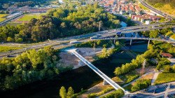 Las obras de la rampa que conectará la pasarela sobre el Besaya con El Patatal comenzarán en septiembre