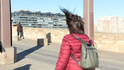 Las temperaturas volver&aacute;n a bajar este lunes y se mantendr&aacute;n activos avisos por lluvia y viento en cinco comunidades