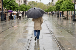 Las tormentas mantendr&aacute;n ma&ntilde;ana en aviso a ocho comunidades y Navarra tendr&aacute; nivel naranja a primera hora