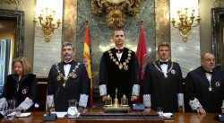 Lesmes dijo que la justicia no está politizada y todos sonrieron con respeto