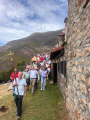 Li&eacute;bana celebra su tradicional romer&iacute;a en el santuario de Pe&ntilde;a Sagra en honor a La Santuca