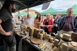 Liérganes celebra el Mercado de Otoño de los Valles Pasiegos con 40 productores y artesanos y un amplio programa