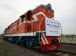 Llega a Madrid el primer tren de suministros sanitarios, con 28 millones de mascarillas y 400.000 buzos desechables