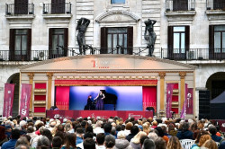 Lleno en la Porticada para presenciar el concierto l&iacute;rico de la Carroza del Teatro Real