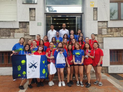 López Estrada recibe a los participantes de la Academia Bst Danza en el Mundial del Global Dance Open