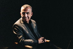 Lorenzo Silva tilda de "deplorable" el conflicto entre el Cervantes y la RAE en Perú: "Los egos inflados dan problemas"