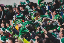 Los aficionados del Racing se vuelcan con su equipo en la vuelta del Bar&ccedil;a a Santander