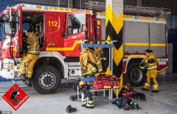 Los bomberos de Alicante rescatan a personas en tejados y coches: suman 65 intervenciones durante la noche por la dana