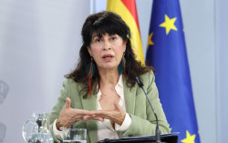 Los comunista del Gobierno de S&aacute;nchez ya tienen un entretenimiento  pedir, solo pedir, que se investiguen las acusaciones de agresi&oacute;n sexual contra Julio Iglesias