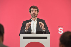 Los comunistas de Sumar socios de S&aacute;nchez le piden que cambie de ministros pero ellos siguen en sus poltronas