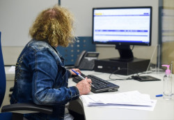 Los contribuyentes podr&aacute;n pedir cita desde el mi&eacute;rcoles para la atenci&oacute;n telef&oacute;nica de la Renta