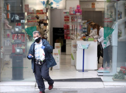  Los empresarios farmac&eacute;uticos piden bajar el IVA de mascarillas y material de protecci&oacute;n al 4%