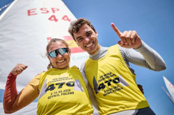 Los espa&ntilde;oles Jordi Xammar y Marta Cardona, campeones del mundo de 470 mixto tras una re&ntilde;ida Medal Race
