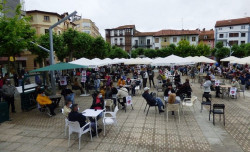Los hosteleros de Santo&ntilde;a se concentran para pedir la eliminaci&oacute;n del `sem&aacute;foro covid`