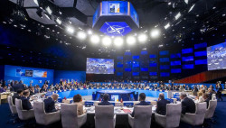 Los líderes de la OTAN rubrican su compromiso para gastar el 5% en Defensa en la próxima década y España