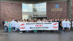 Los m&eacute;dicos cifran en un 75% el seguimiento del tercer d&iacute;a de huelga y Salud lo rebaja al 37%