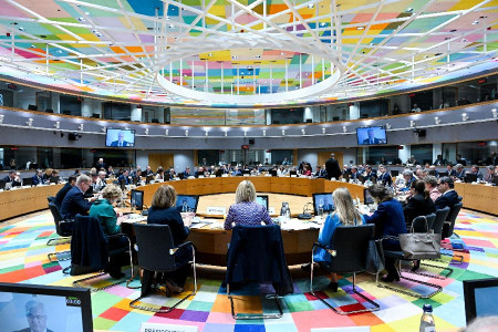 Los ministros de Exteriores de la UE descartan enviar fragatas para reabrir el estrecho de Ormuz