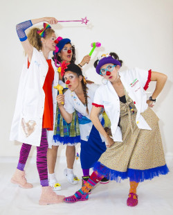 Los payasos pueden ayudar a los ni&ntilde;os a sobrellevar el dolor y la ansiedad del tratamiento hospitalario