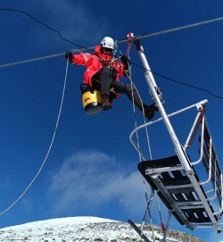Los servicios de emergencias realizan un simulacro de rescate en los telesillas de Alto Campoo