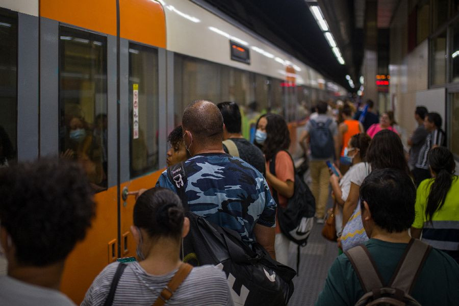 Los sindicatos convocan cuatro días de huelga en Renfe y Adif contra el ...