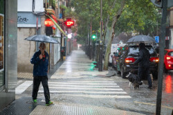 Los term&oacute;metros bajan hasta 10 grados con 7 CC.AA en aviso por tormentas, viento, ola rissagas y calor
