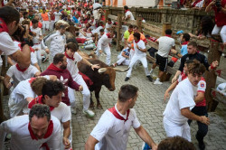 Los toros de Jandilla cierran los encierros de San Ferm&iacute;n con una carrera peligrosa con dos heridos por asta