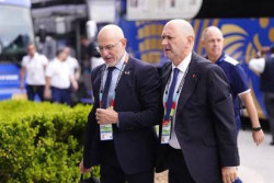 Louz&aacute;n avanza que est&aacute; "rematando" la renovaci&oacute;n de Luis de la Fuente y "quiz&aacute;" sea m&aacute;s all&aacute; de 2030