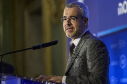 Lucena (Aena) afirma que respeta a Ryanair pero est&aacute; "cansado" del "debate est&eacute;ril" sobre las tarifas