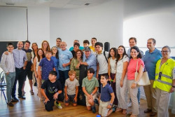 Luis de la Fuente visita en Las Rozas a los desalojados por los incendios